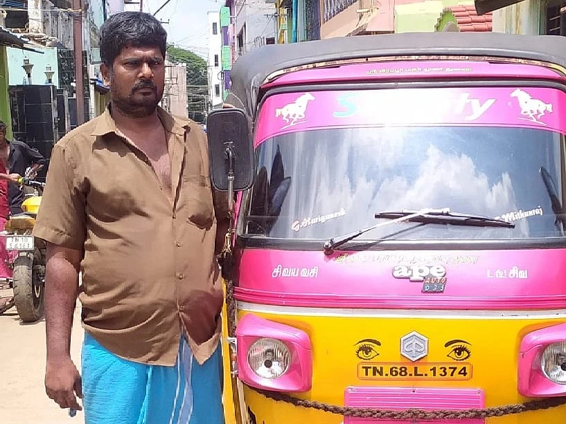 `ஹெல்மட் அணியவில்லை' ஆட்டோ டிரைவருக்கு அபராதம் விதித்த டிராபிக் போலீஸ்! என்ன நடந்தது?