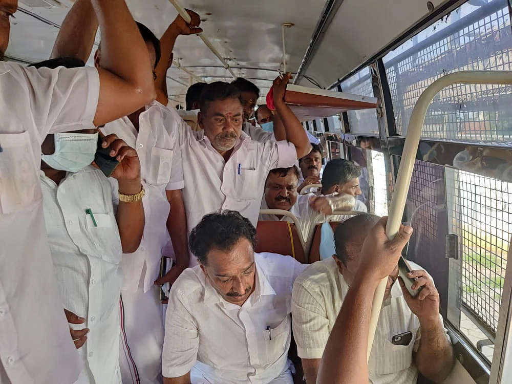 கைதுசெய்யப்பட்ட எம்.ஆர்.விஜயபாஸ்கர்