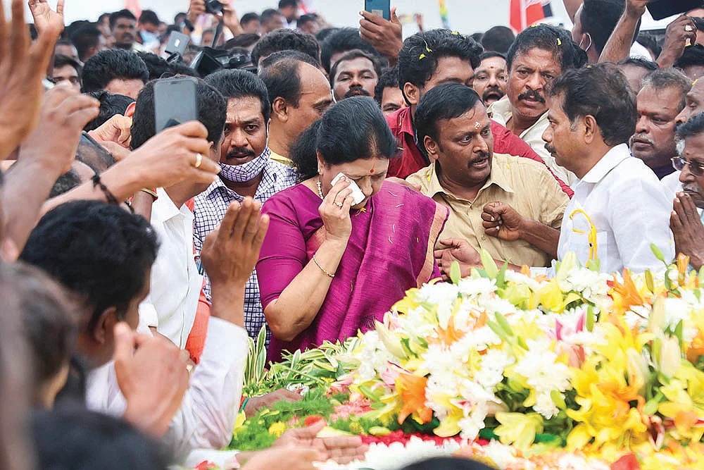 கரைசேரப் போவது யார்? - களைகட்டாத பொன்விழா...