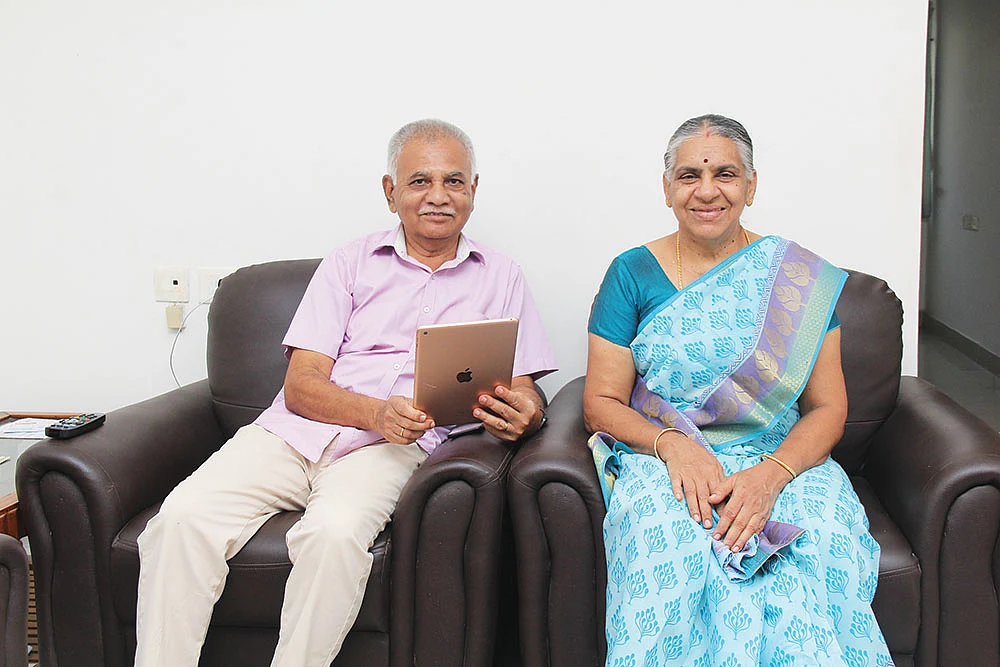 மனைவி நர்மதாவுடன் ரங்கசாமி சந்திரன்
