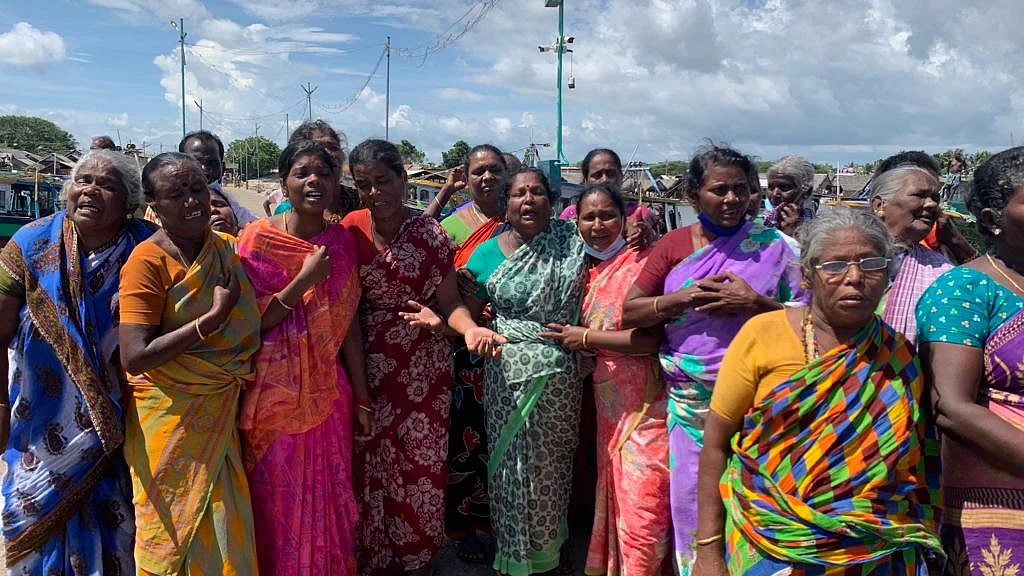 மீனவர் ராஜ்கிரண் குடும்பத்தினர்