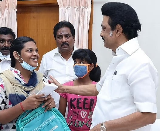 நன்றி தெரிவிக்க நேரில் சந்திக்க ஆசைப்பட்ட மாணவி; இன்ப அதிர்ச்சி அளித்த ஸ்டாலின்!