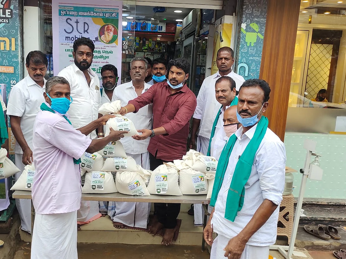 விவசாயிகளுக்கு இலவச பாரம்பர்ய விதை நெல்; பாராட்டைப் பெறும் இளைஞரின் புதிய முயற்சி!