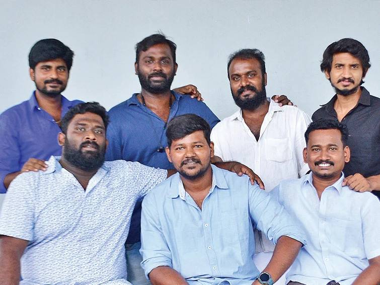 சொந்த ஊருக்கு சென்னையில் அடையாளம் கொடுத்த இளைஞர்கள்!
