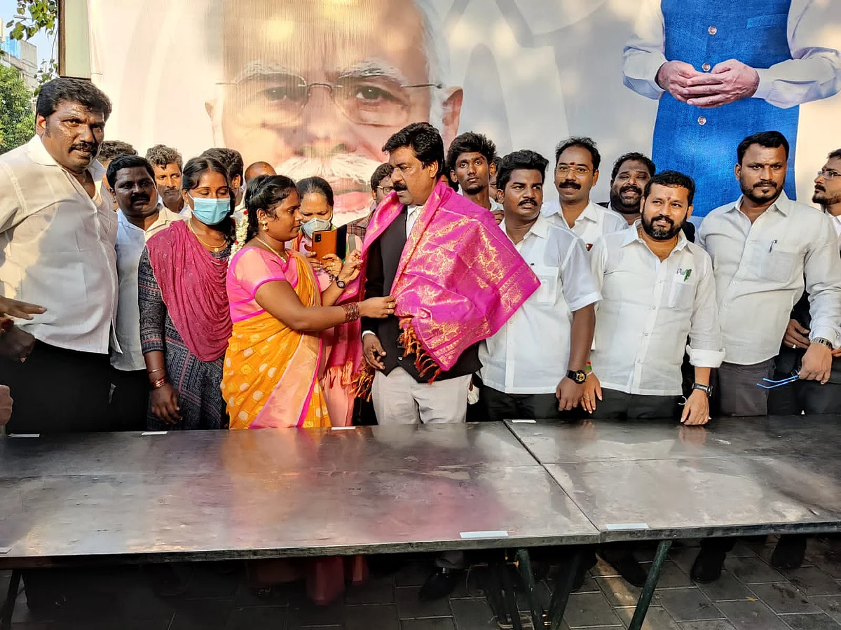 வழக்கறிஞர் பால்கனகராஜிடன் விஜயலட்சுமி