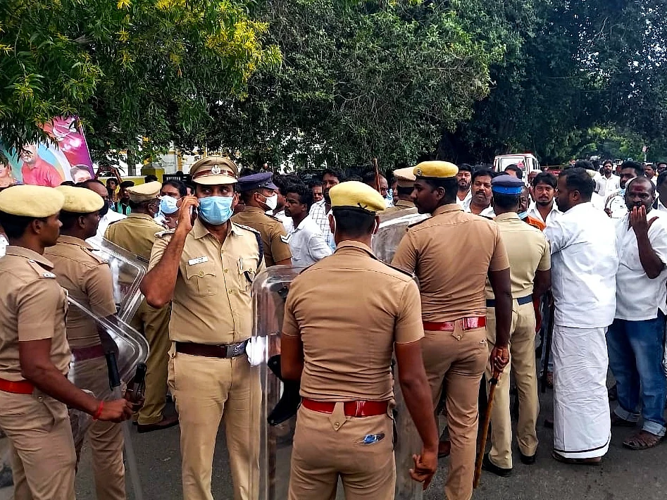 மரக்காணம் ஒன்றிய சேர்மன் பதவி: திமுக-வில் இரு தரப்பினர் இடையே போட்டி - மறைமுகத் தேர்தல் ஒத்திவைப்பு