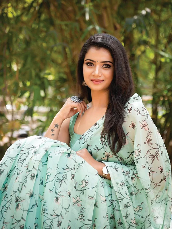 ஆங்கர் to ஆக்டர்: “லவ் ப்ரப்போஸல்தான் எனக்கு விசிட்டிங் கார்டு!”