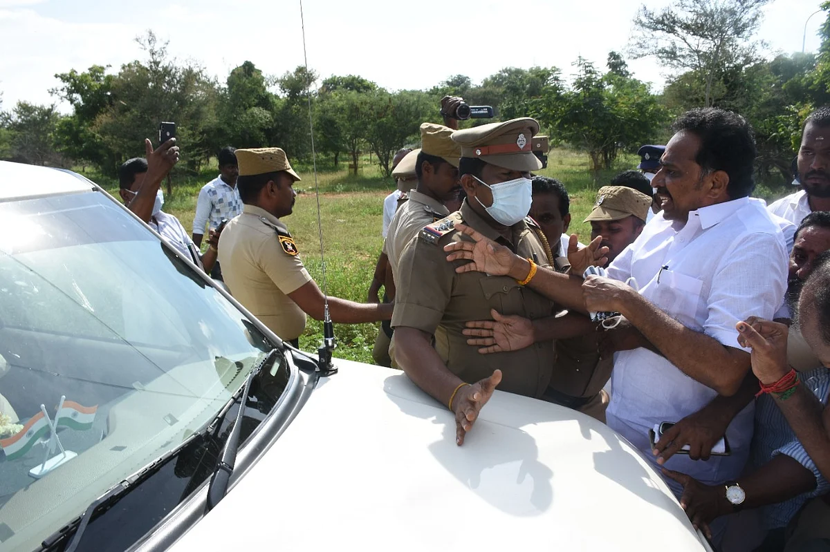 தள்ளுமுள்ளு