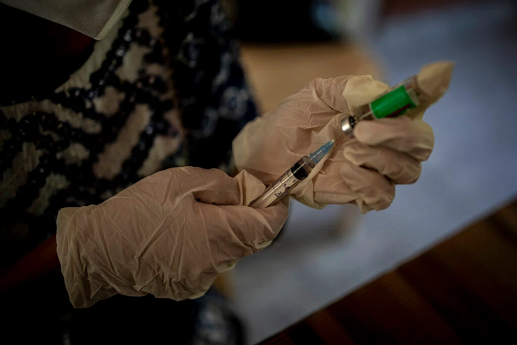 Rewind 2021: கோவிட் -19 டெல்டா, லாக்டௌன், ஒமிக்ரான்; முடியல தலைவரே! | rewind of covid 19 infection and vaccination in india during 2021 6 Covid Vaccination