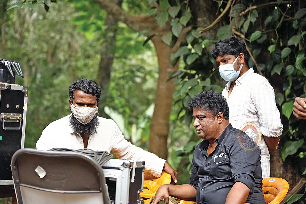 விஜய் படம் என்னால்தான் தாமதம்!... தனுஷுக்குக் கத்துக்கொடுத்த இளையராஜா... காளை வளர்க்கும் சூர்யா...