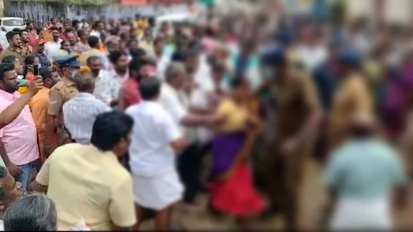 சேலை உருவப்பட்ட அவமானத்தில் கவுன்சிலர் சகாயமேரி