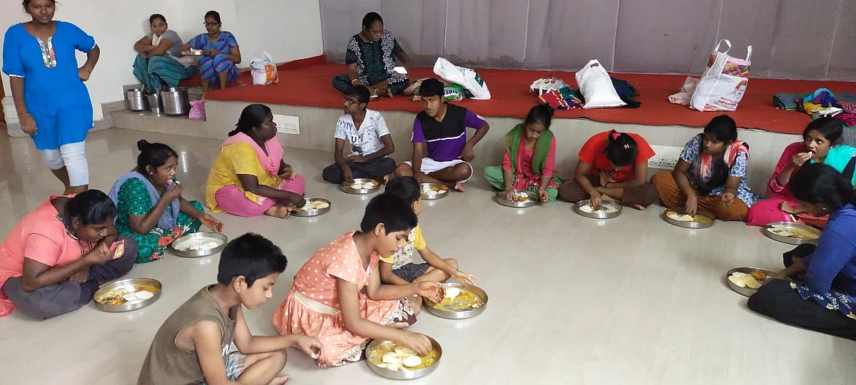 மீட்கப்பட்ட குழந்தைகள்