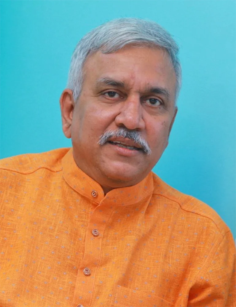 “நவீனத்தைப் புகுத்துவது காந்தியின் தத்துவத்துக்கே எதிரானது!”