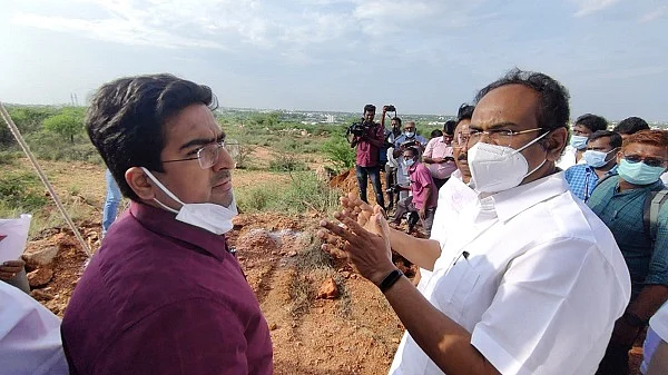 கலெக்டர் விஷ்ணுவுடன் அமைச்சர் தங்கம் தென்னரசு