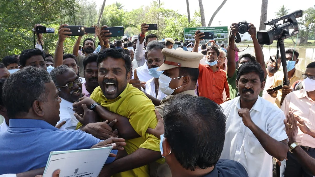 மத்திய குழுவுடன் சென்ற அதிகாரி மீது தாக்குதல்