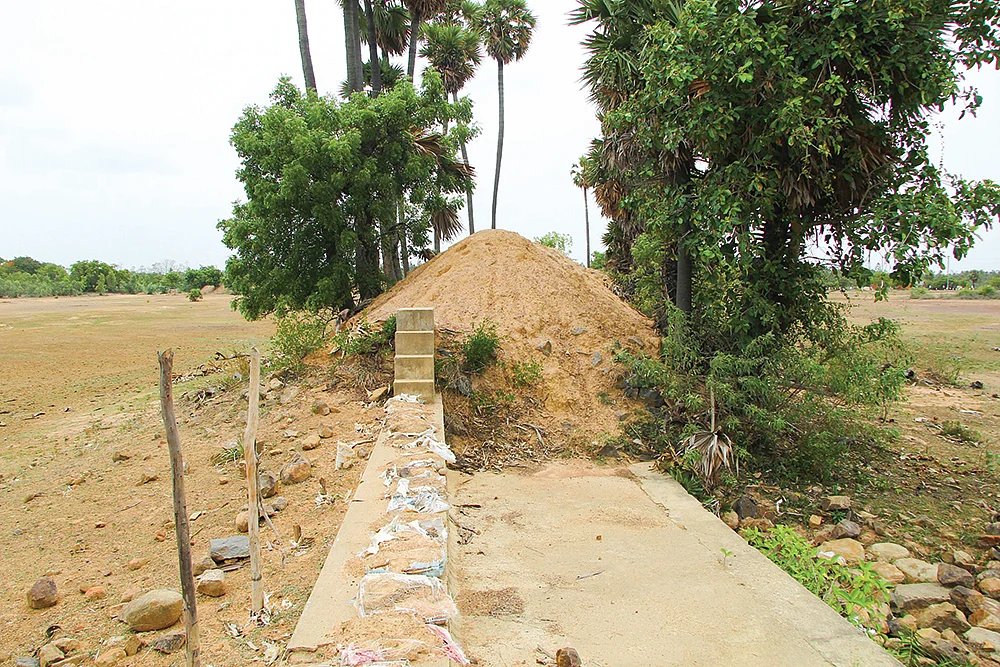 நரியம்பாக்கம் ஏரியின் கலங்கல் பகுதி - அப்போது