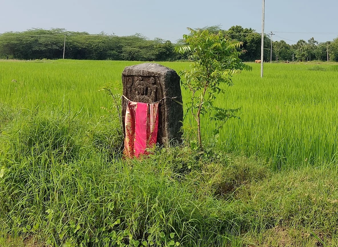 வயல்வெளியில் கொற்றவை சிற்பம் - திருவண்ணாமலை