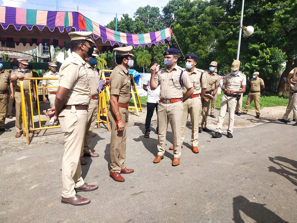 பாதுகாப்புப் பணியில் காவல்துறை