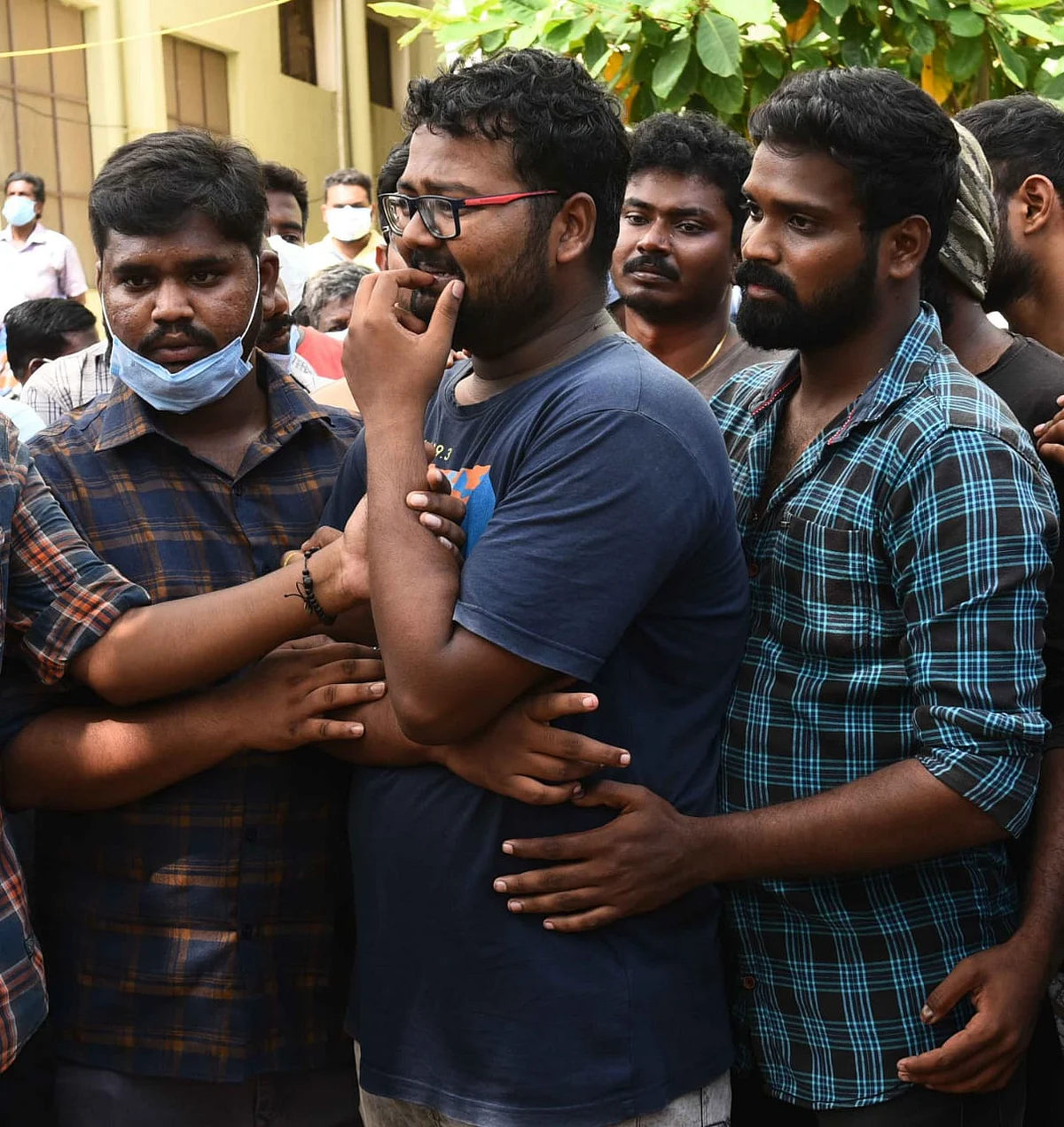எஸ்.எஸ்.ஐ பூமிநாதனின் மகன்