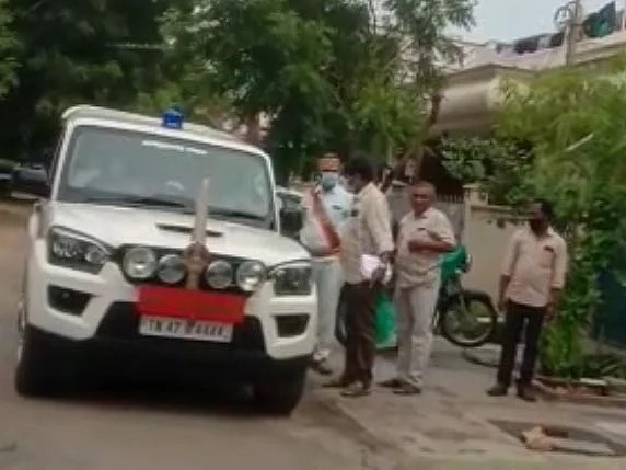 மதுபோதையில் பொதுமக்களை அச்சுறுத்திய நபர்! - வீடுவரை துரத்திச் சென்று கைது செய்யவைத்த ஆட்சியர்