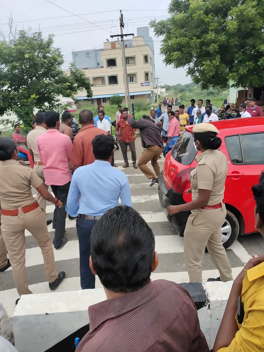 தகராறில் ஈடுப்பட்ட காவலர் லோகநாதன்