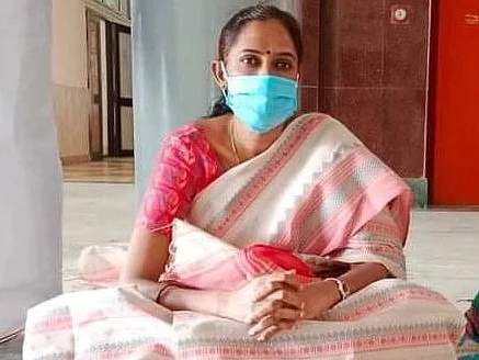 ``மாற்றுத்திறனாளிகளுக்கான நலத்திட்டங்களை ஆட்சியர் தடுக்கிறார்!" - ஜோதிமணி எம்.பி தர்ணா!