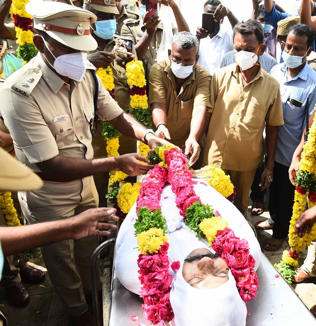 கறி வெட்டும் கத்தி... சிசிடிவி காட்சிகள்! - எஸ்.ஐ கொலையில் 2 சிறுவர்கள் உட்பட 4 பேர் கைது