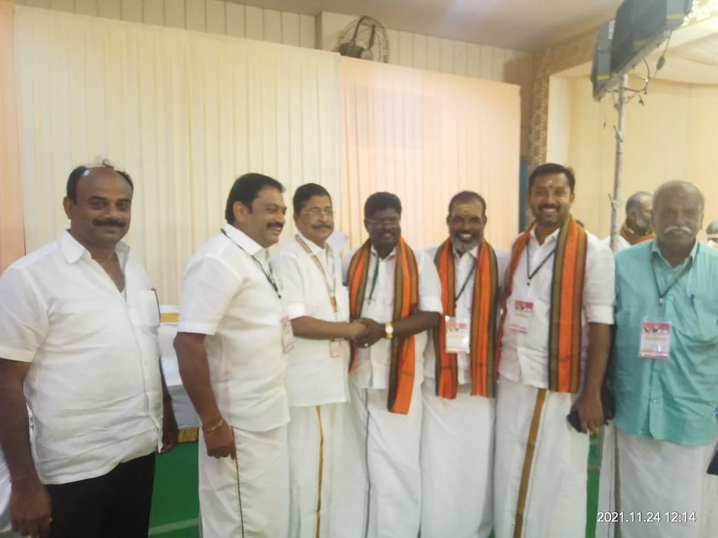 பாஜக நிர்வாகிகளுடன்...