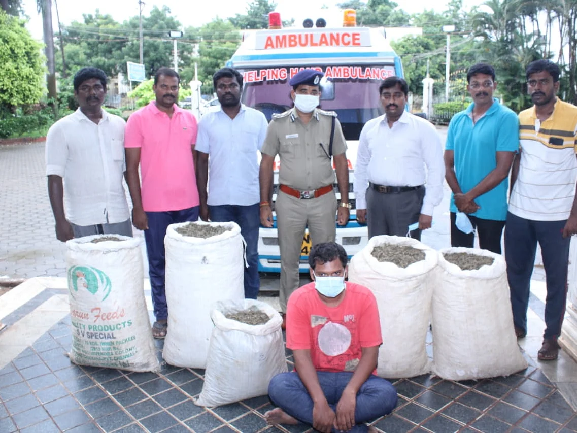 ஆந்திரா டு நாகை: ஆம்புலன்ஸில் கடத்தப்பட்ட ரூ. 1 கோடி மதிப்பிலான கஞ்சா! -போலீஸிடம் சிக்கியது எப்படி?
