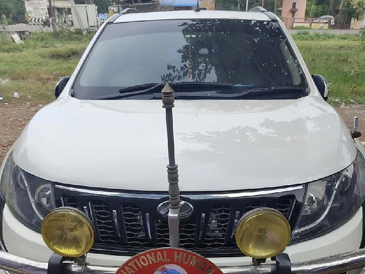 பறிமுதல் செய்யப்பட்ட கார்