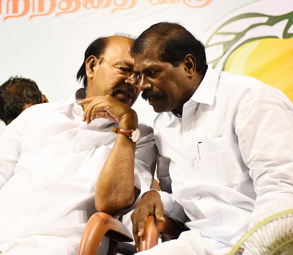 மிஸ்டர் கழுகு: “என் நிலைமையே மோசமாத்தான் இருக்கு...” - நிழலிடம் புலம்பிய நிஜம்!