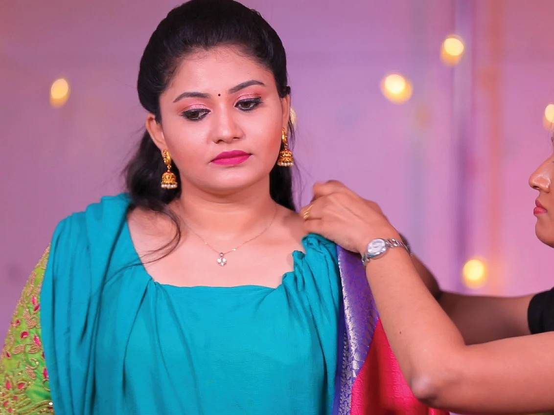 சிங்கிள் ப்ளீட்... செம ஸ்டைல்... சாரி டிரேப்பிங் டிப்ஸ்