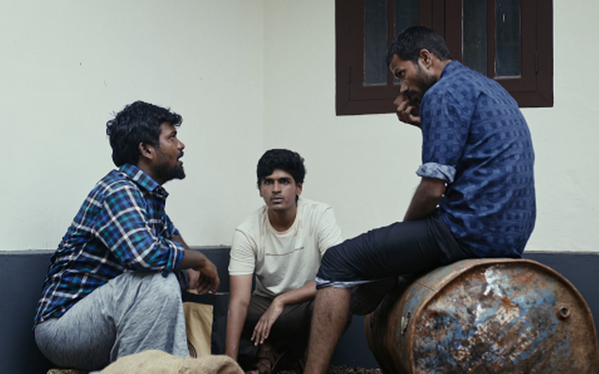 கடைசீல பிரியாணி விமர்சனம்: சிறுத்தையிடம் முயல் மாட்டினால் பிரியாணி யாருக்கு..? | Kadaseela Biriyani Review: A Must Watch for Movie lovers 2 Kadaseela Biriyani Review
