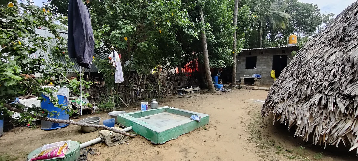 ஆக்கிரமிப்பு நிலத்தில் உள்ள வீடுகள்