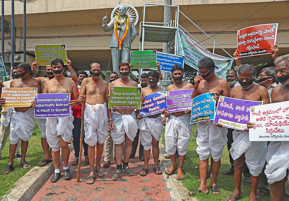 “நவீனத்தைப் புகுத்துவது காந்தியின் தத்துவத்துக்கே எதிரானது!”