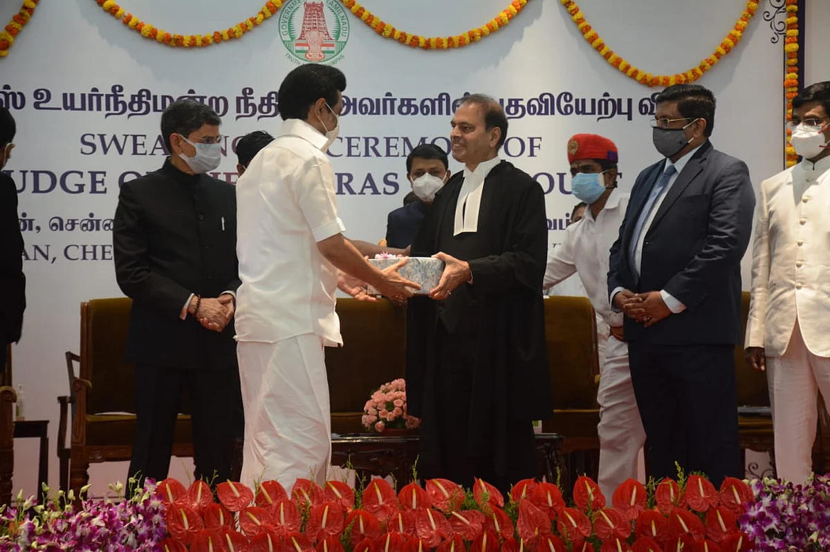 முதல்வர் ஸ்டாலின், நீதிபதி முனீஷ்வர் நாத் பண்டாரி