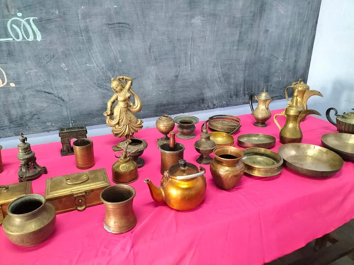 பழம் பொருட்கள்