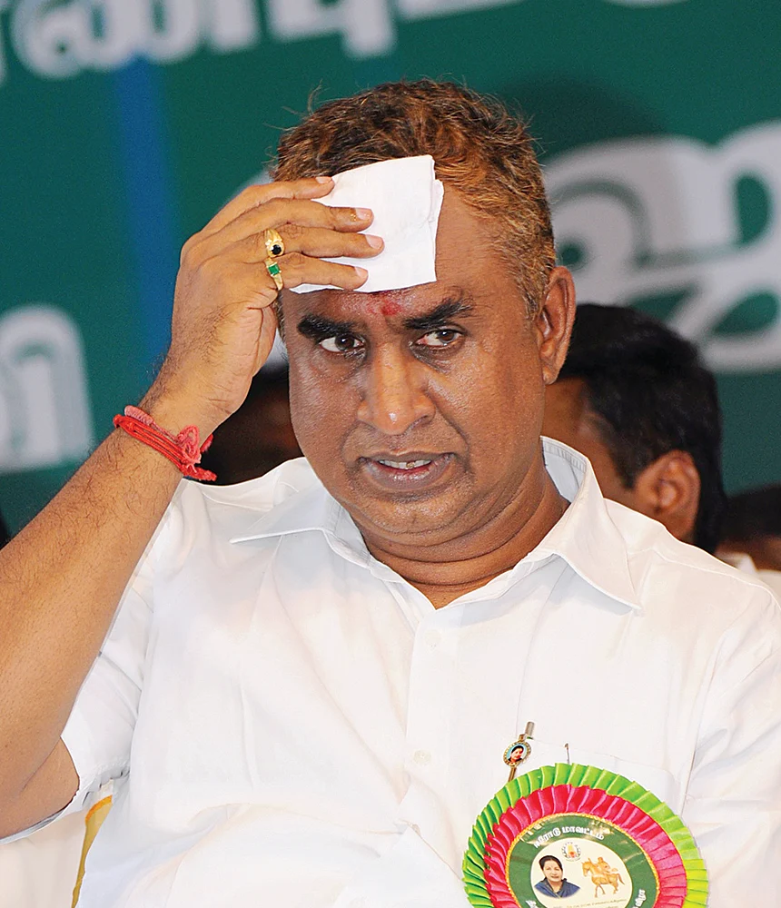 மிஸ்டர் கழுகு: தி.மு.க எம்.பி-யின் தனிநபர் துதி! - முகம் சுளித்த மூத்த எம்.பி-க்கள்...