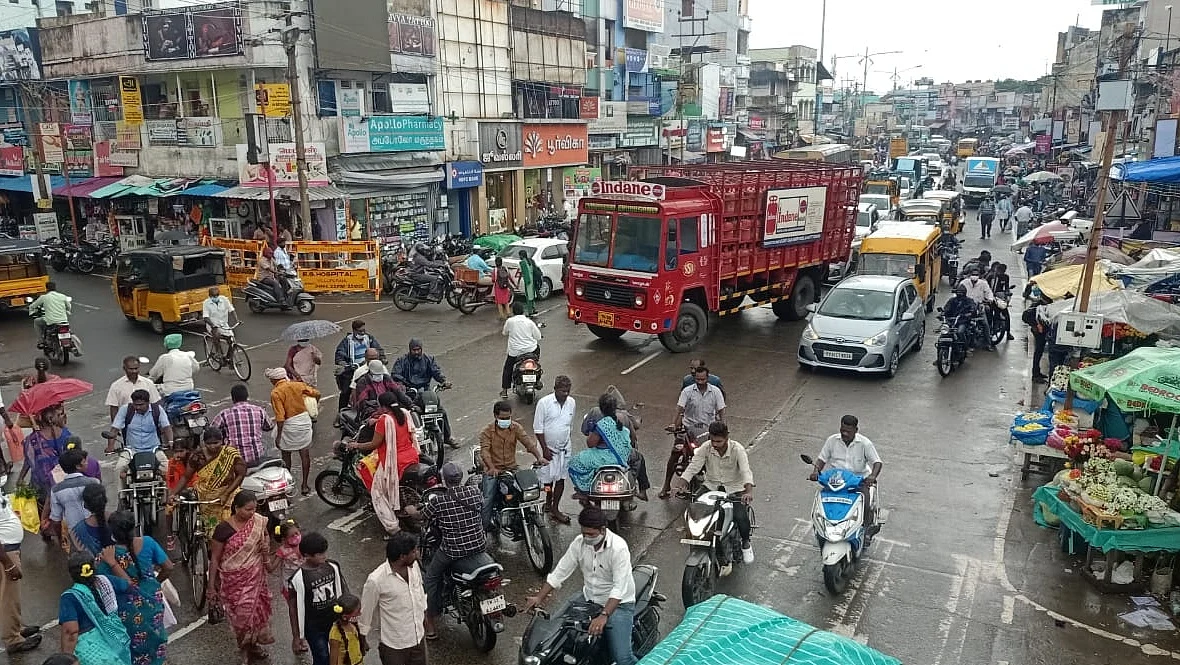 விழுப்புரம், பழைய பேருந்து நிலையம் அருகே உள்ள கூட்டு சாலை