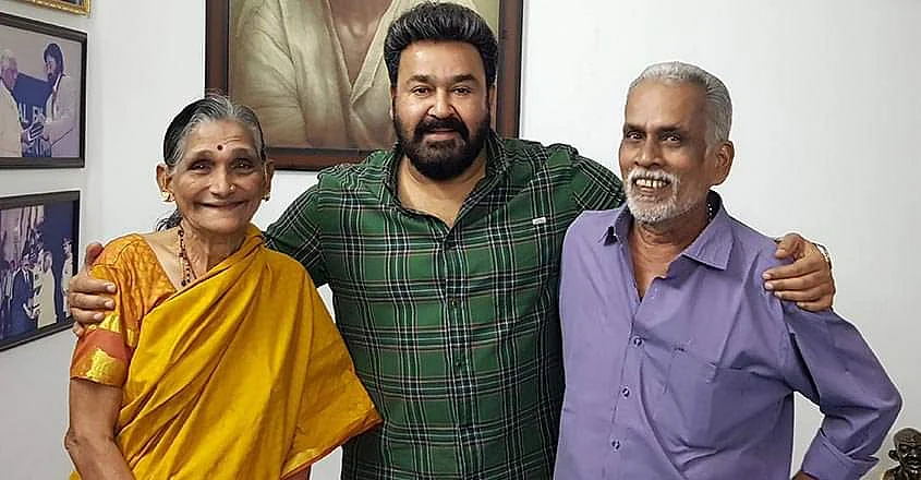 நடிகர் மோகன்லாலுடன் விஜயன் தம்பதி