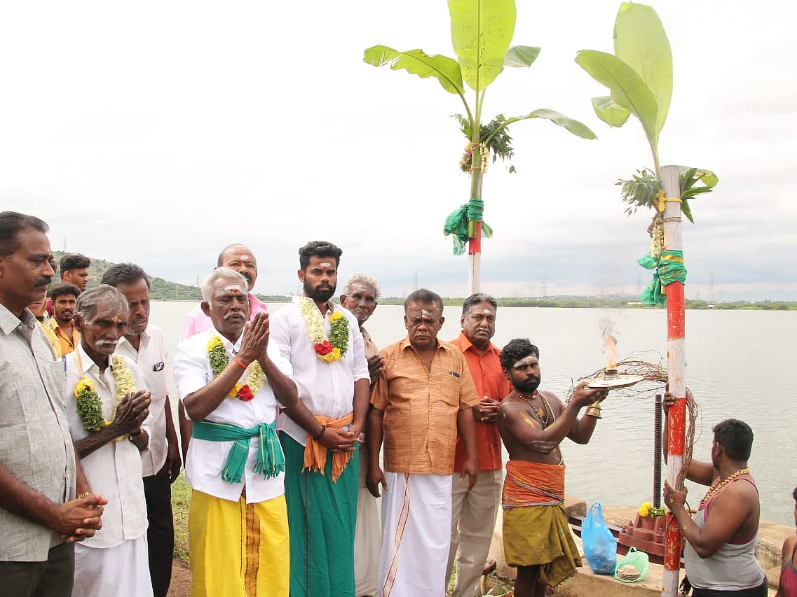 50 ஆண்டுகளுக்குப் பின் நிரம்பிய மதுரை மாடக்குளம் கண்மாய்; குத்துக்கல் விழா நடத்திய விவசாயிகள்!