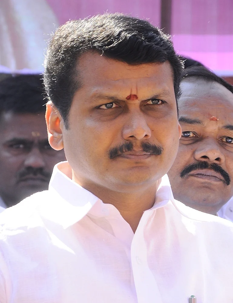 “முதல்வர் வாக்குறுதி கொடுத்திருந்தா அவரைப் போய் பாருங்க!”