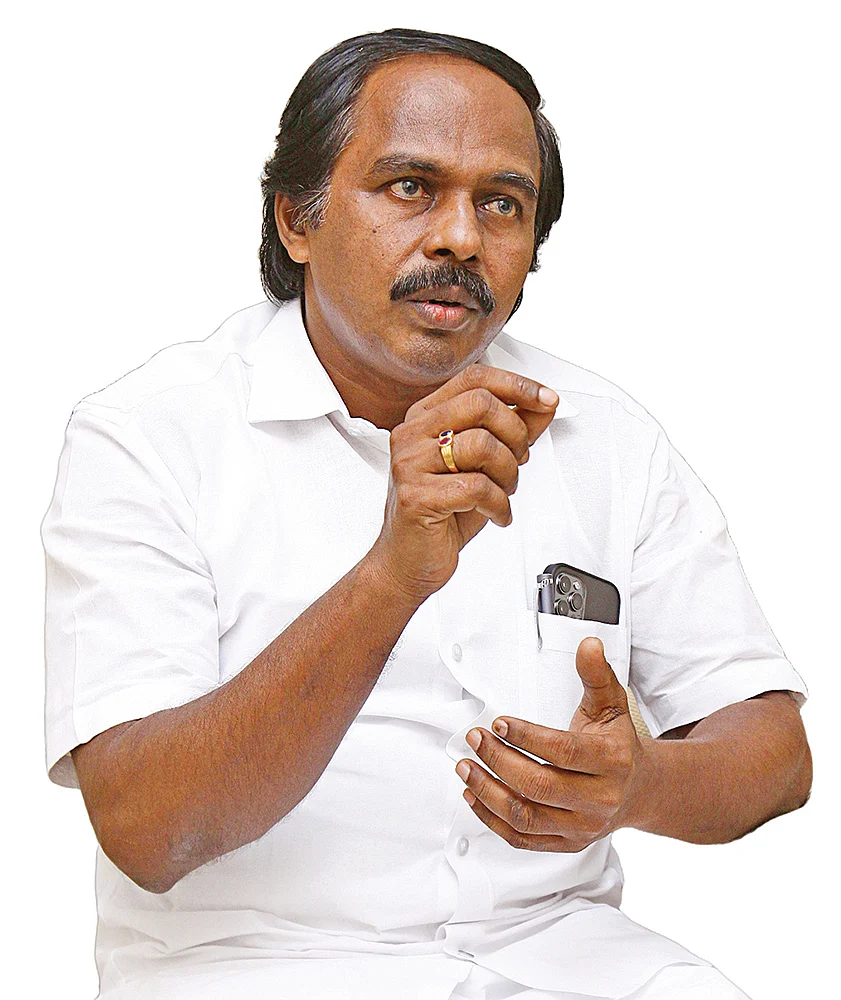 அதிகாரிகளில் கறுப்பு ஆடுகள்!
