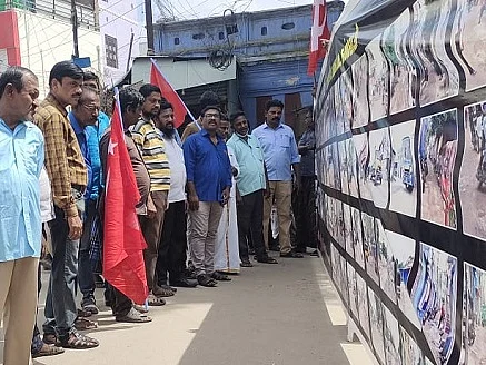 நெல்லை: `குண்டும் குழியுமான சாலைகள்; நடவடிக்கை எடுக்காததைக் கண்டித்து நூதன முறையில் ஆர்ப்பாட்டம்!'