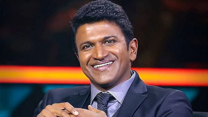 அவள் ONLINE