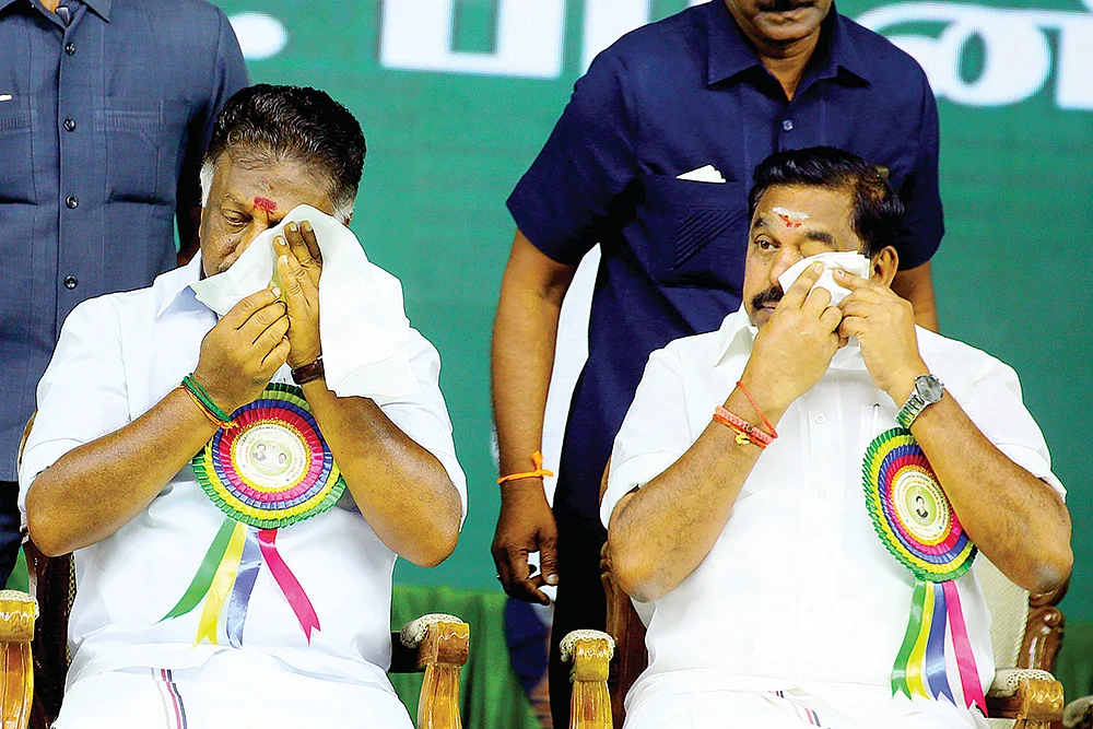 ‘ஆல் அவுட்’ அஸ்திர தி.மு.க - ‘ஆளை விடுங்க’ அ.தி.மு.க