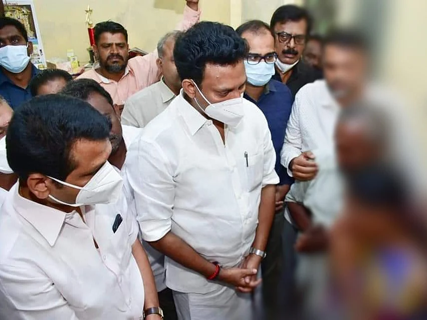 `என் மகளுக்கு இந்த நிலை வந்திருந்தால்..!' -கோவை மாணவி பெற்றோரிடம் உறுதியளித்த அமைச்சர் அன்பில் மகேஷ்