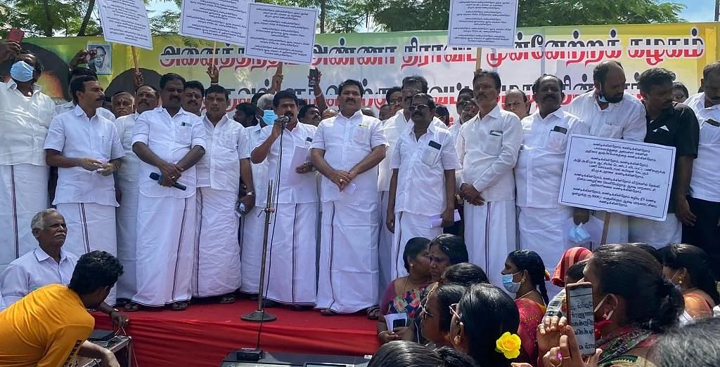 ஆவடியில் அ.தி.மு.க ஆர்ப்பாட்டம்