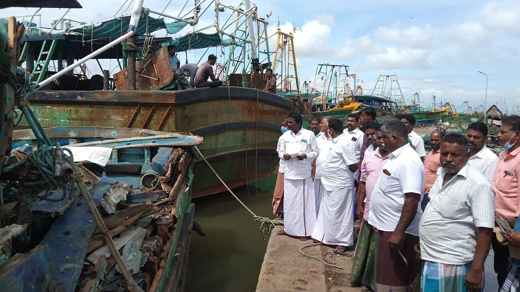 பழையாறு மீன்பிடி துறைமுகம்