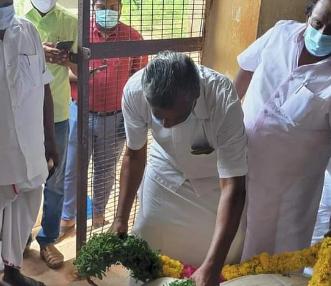 நடேச தமிழார்வனுக்கு அஞ்சலி செலுத்தும் முத்தரசன்
